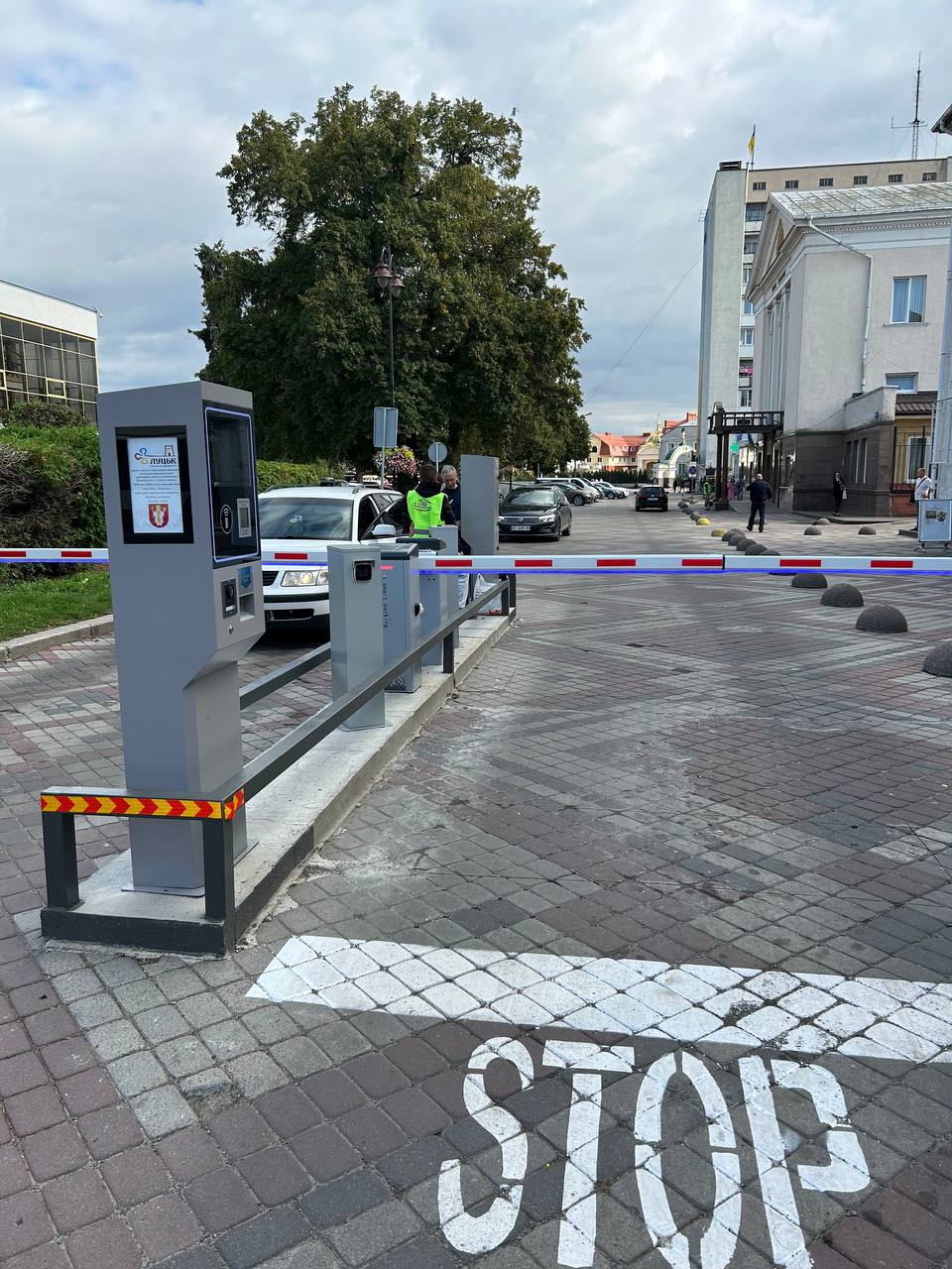 Стійка в’їзду P001-15